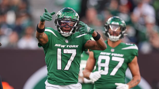 Jets' WR Garrett Wilson signals first down against Philadelphia